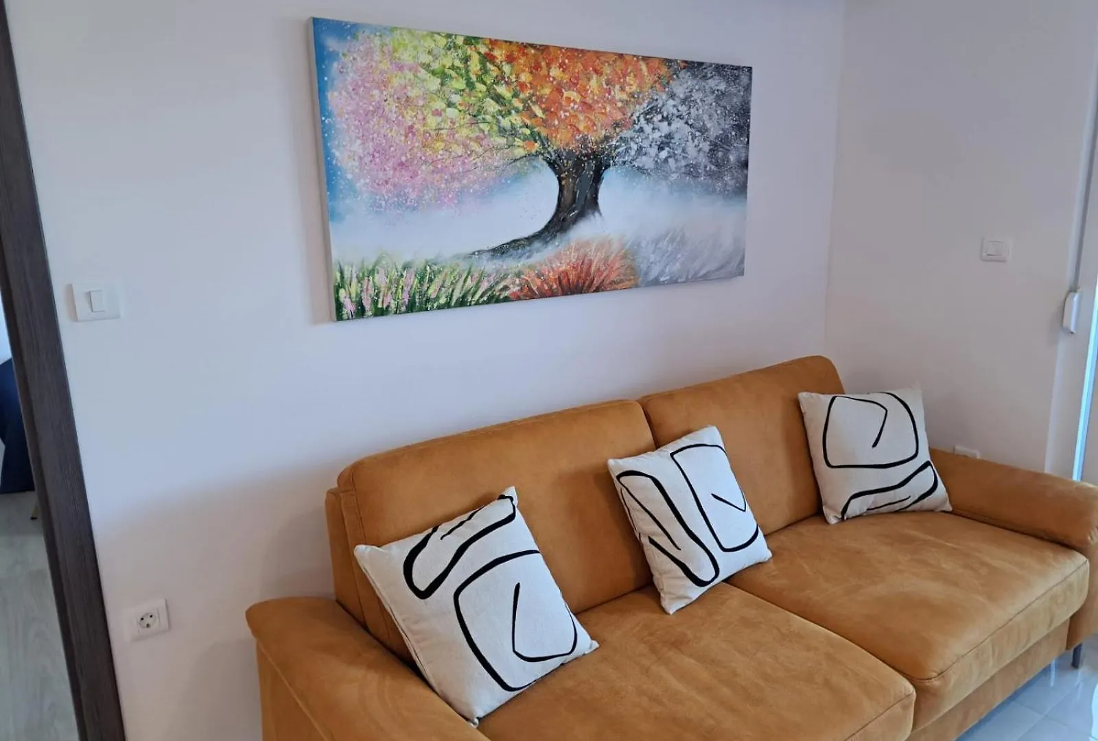 Modern 2-Bedroom Apartment Near The Beach Pula